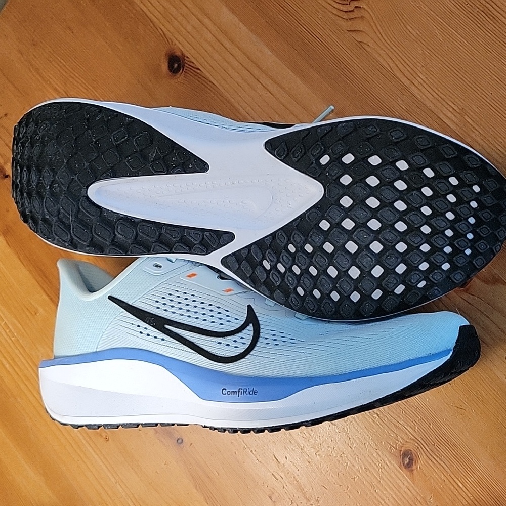 Nike Women's Quest 6 NWT NIB 9.5 Glacier Blue. Please read description. - Picture 3 of 4